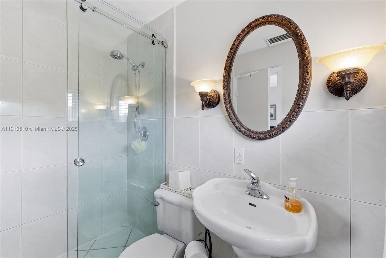 COUNTRY CLUB ESTATES UNIT - Residential