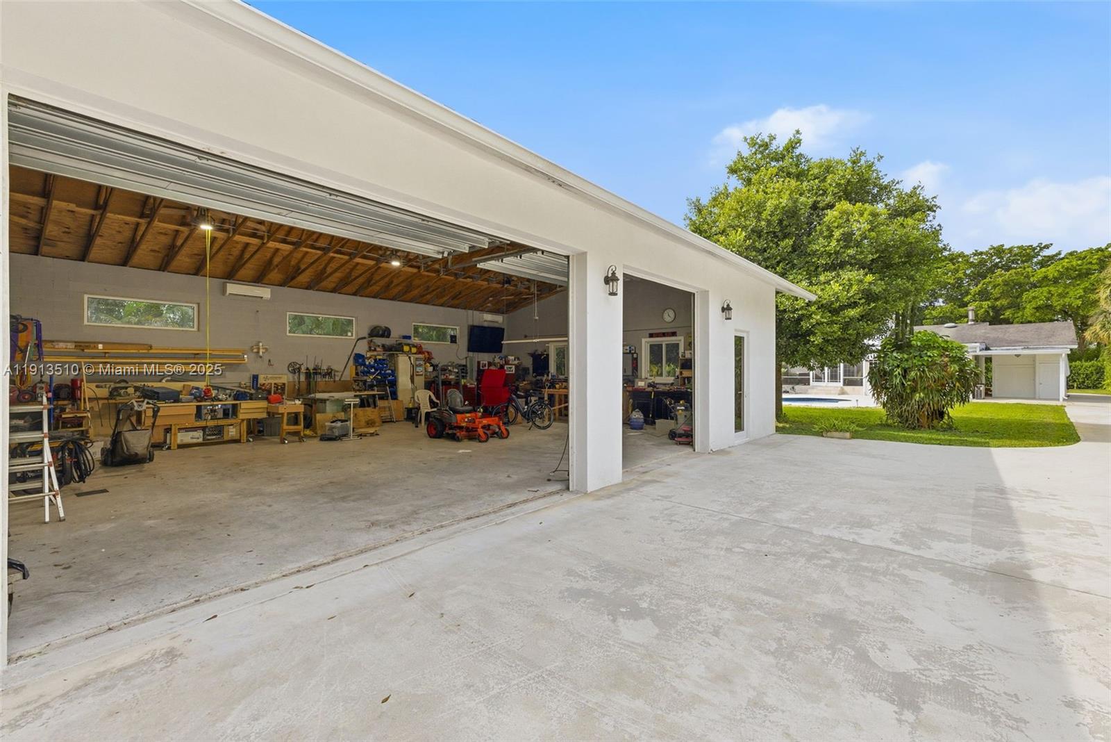 COUNTRY CLUB ESTATES UNIT - Residential