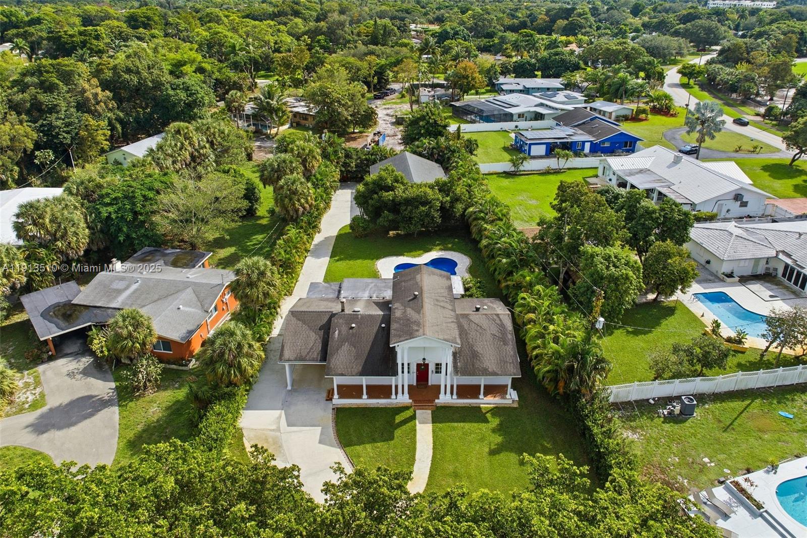 COUNTRY CLUB ESTATES UNIT - Residential