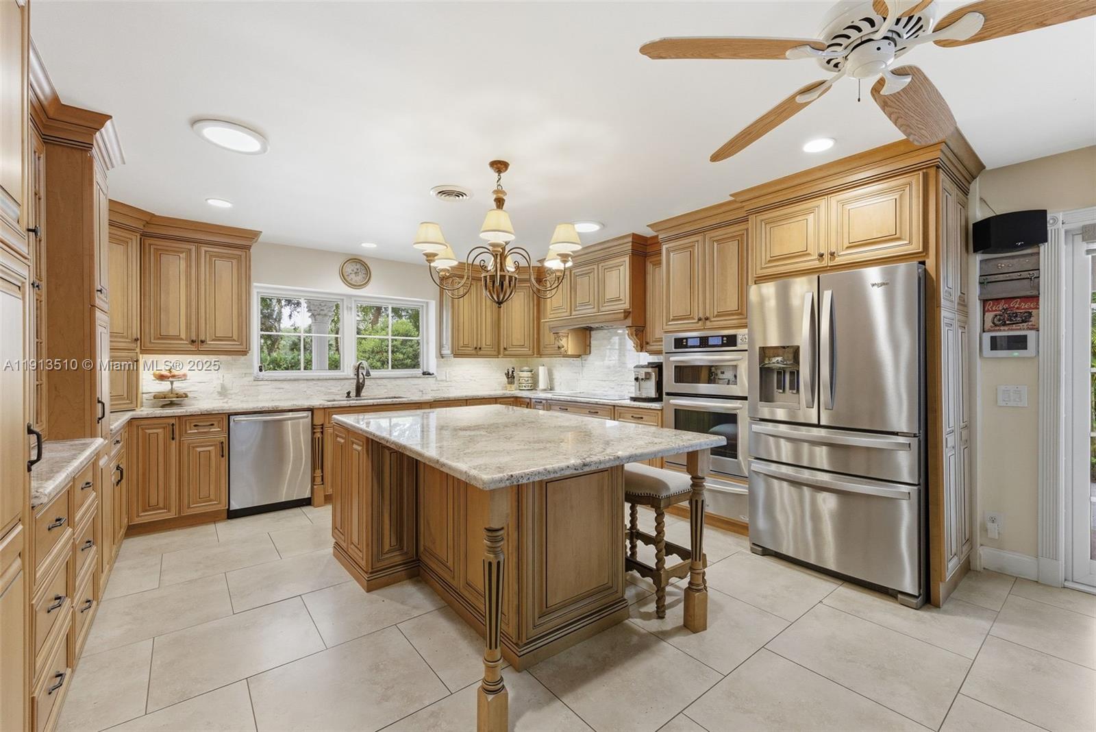 COUNTRY CLUB ESTATES UNIT - Residential