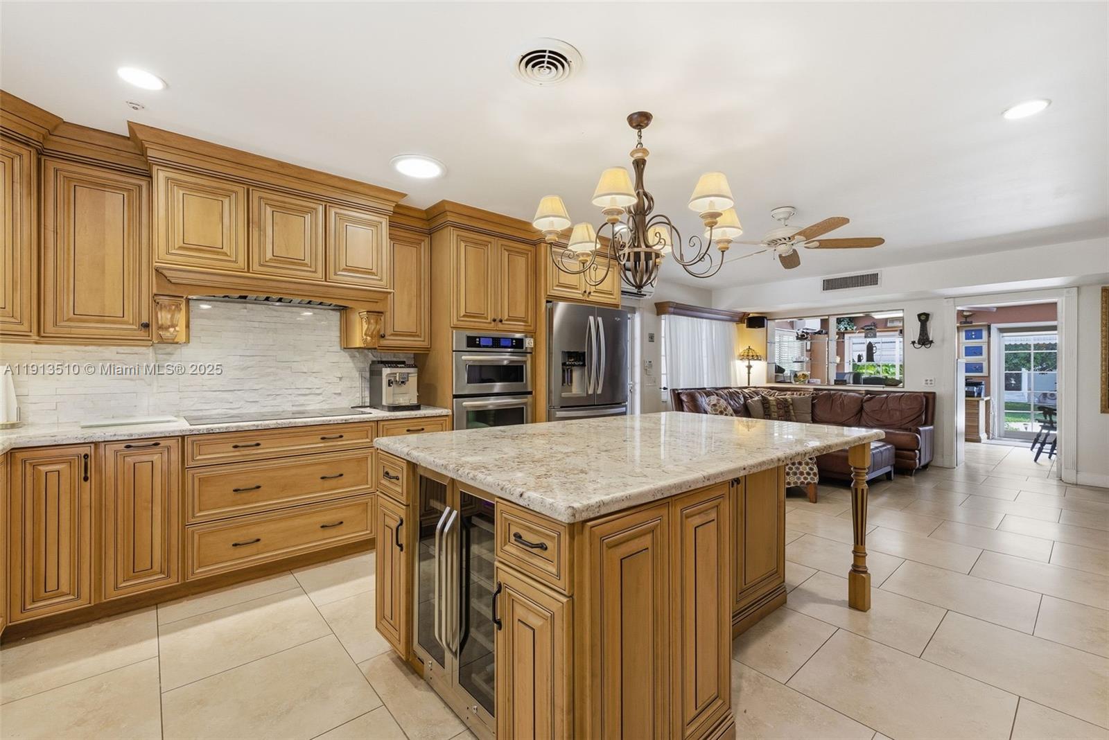 COUNTRY CLUB ESTATES UNIT - Residential