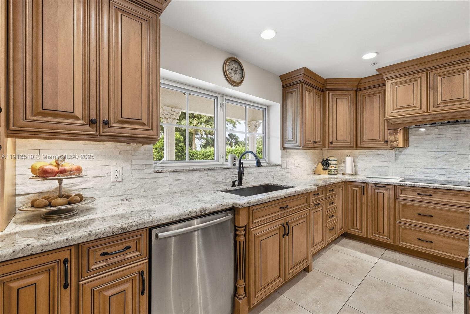 COUNTRY CLUB ESTATES UNIT - Residential