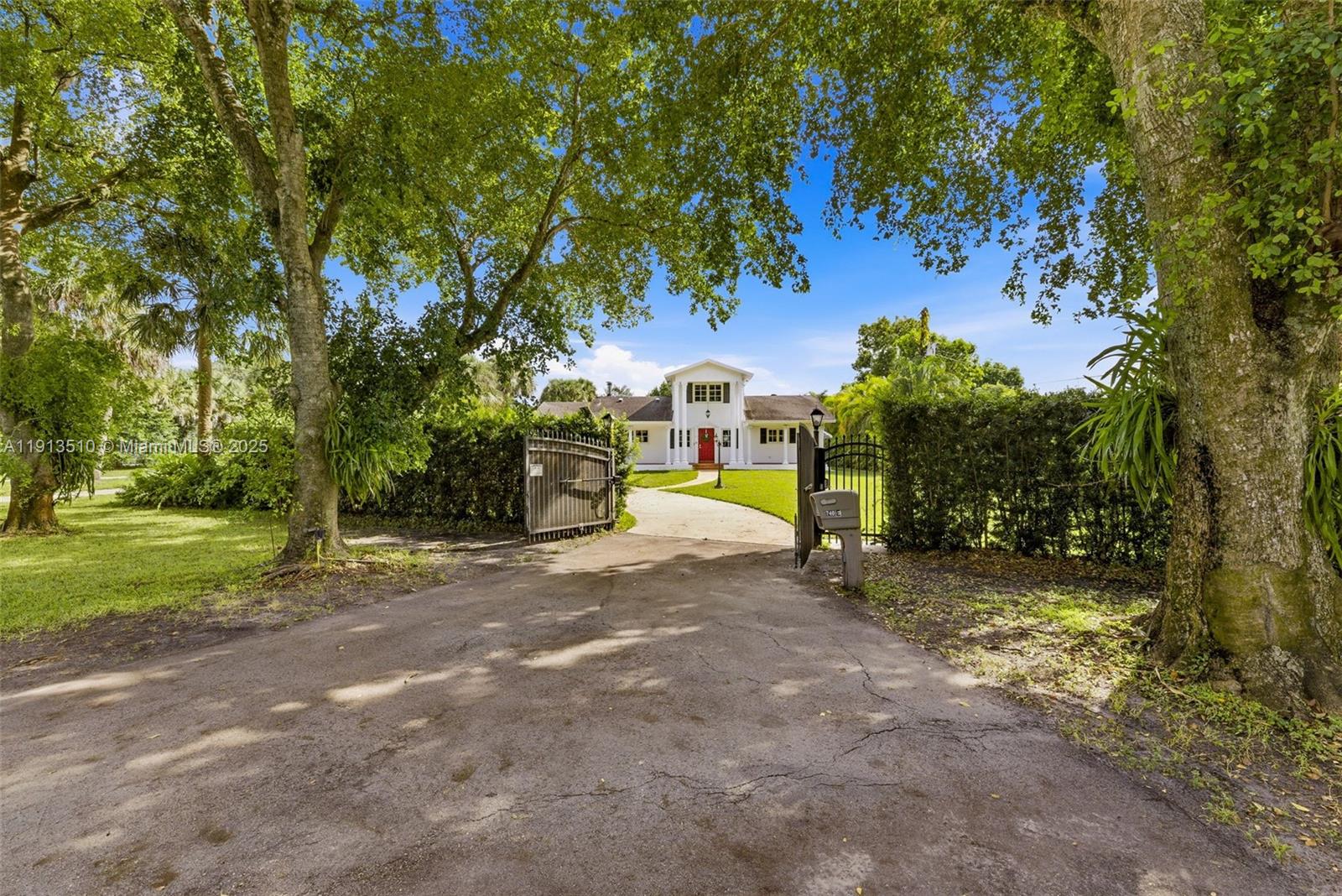 740 E Country Club Cir