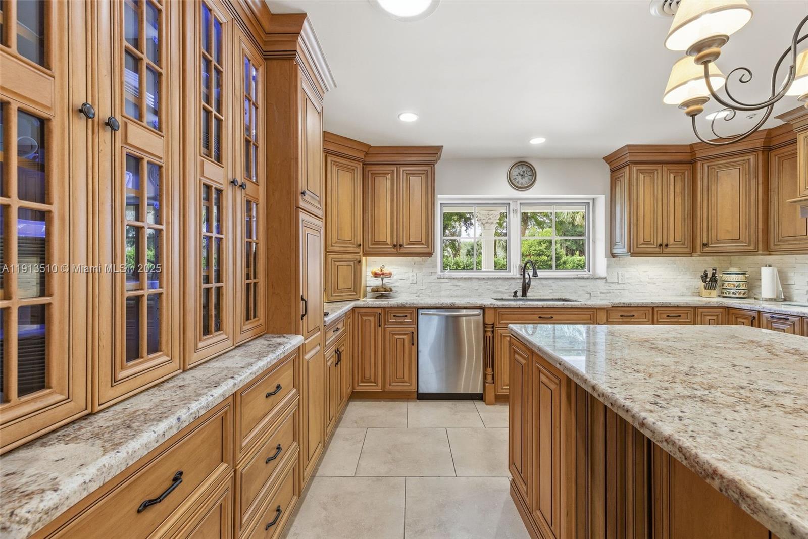 COUNTRY CLUB ESTATES UNIT - Residential