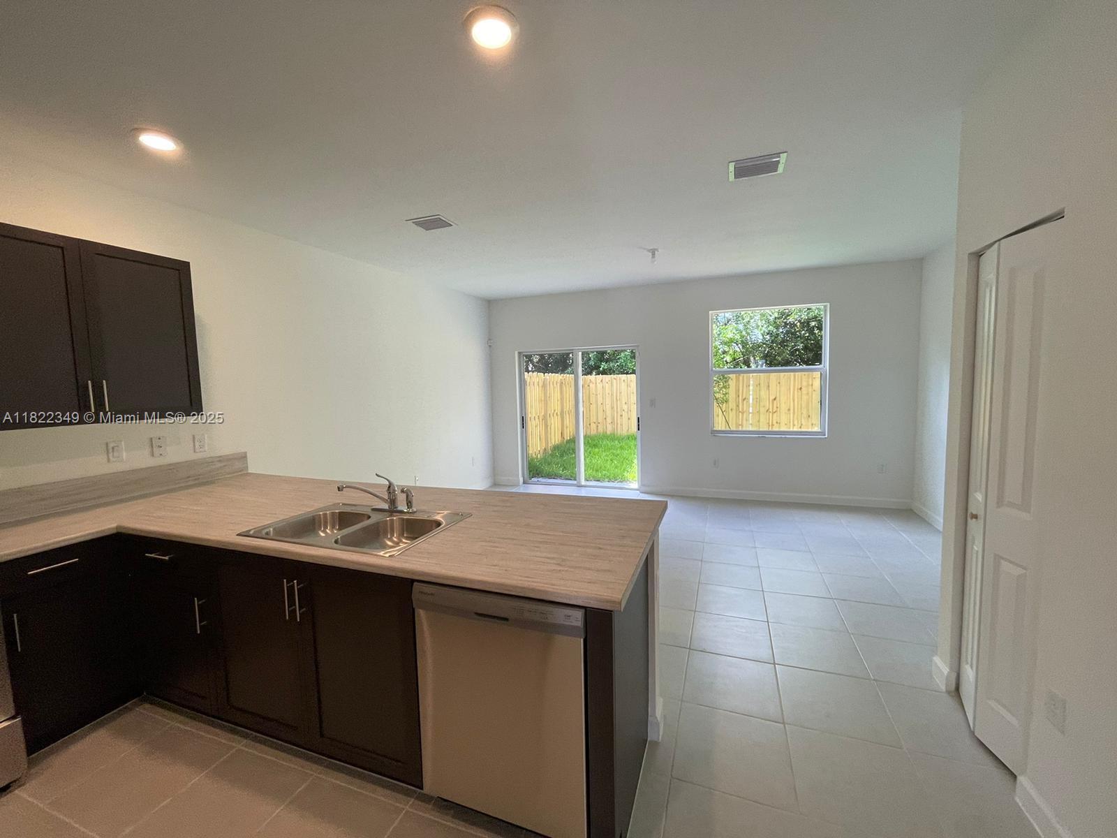 KEYS GATE RESIDENTIAL - Residential Lease