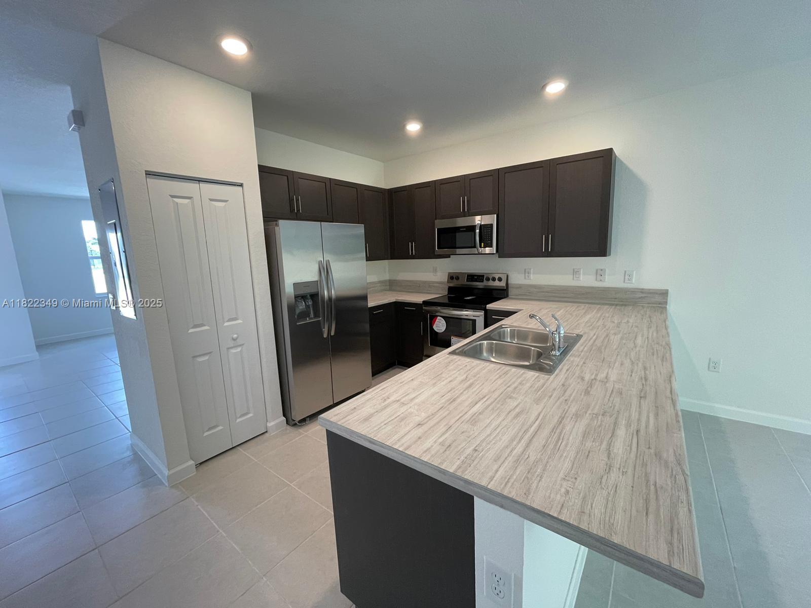 KEYS GATE RESIDENTIAL - Residential Lease