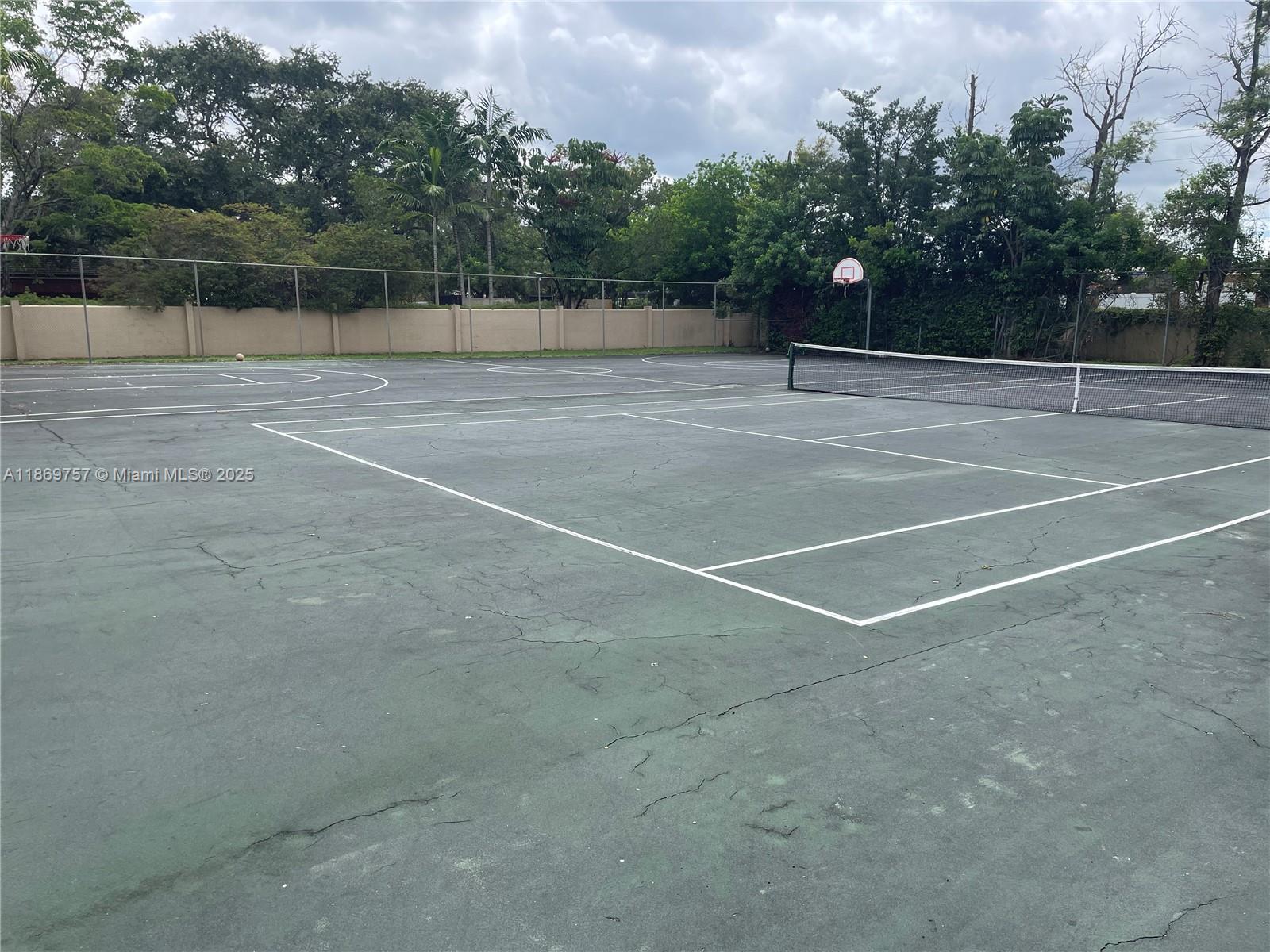 CLASSIC TOWNE HOUSES WEST - Residential