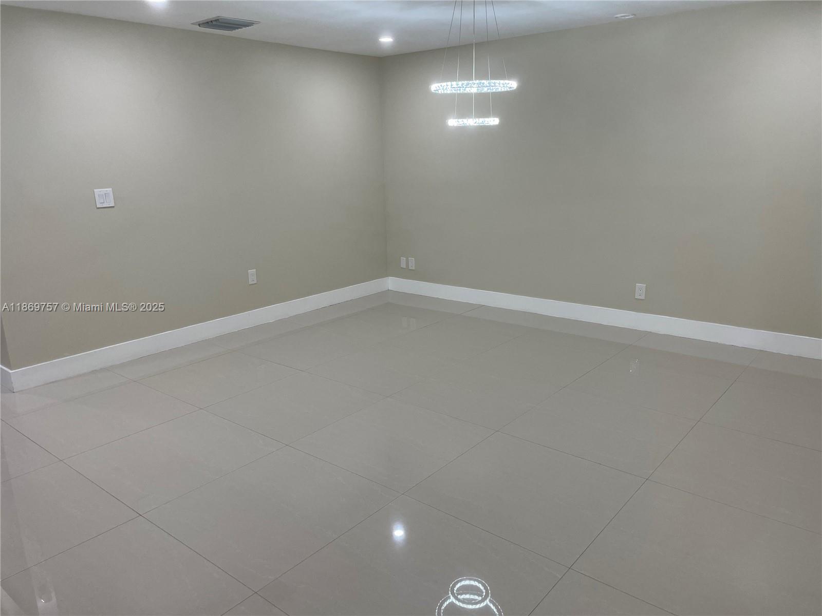 CLASSIC TOWNE HOUSES WEST - Residential