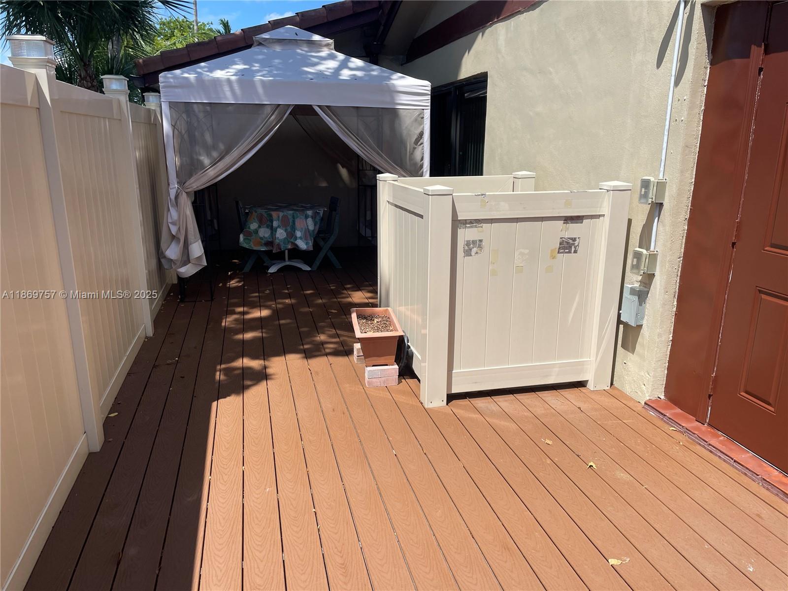 CLASSIC TOWNE HOUSES WEST - Residential