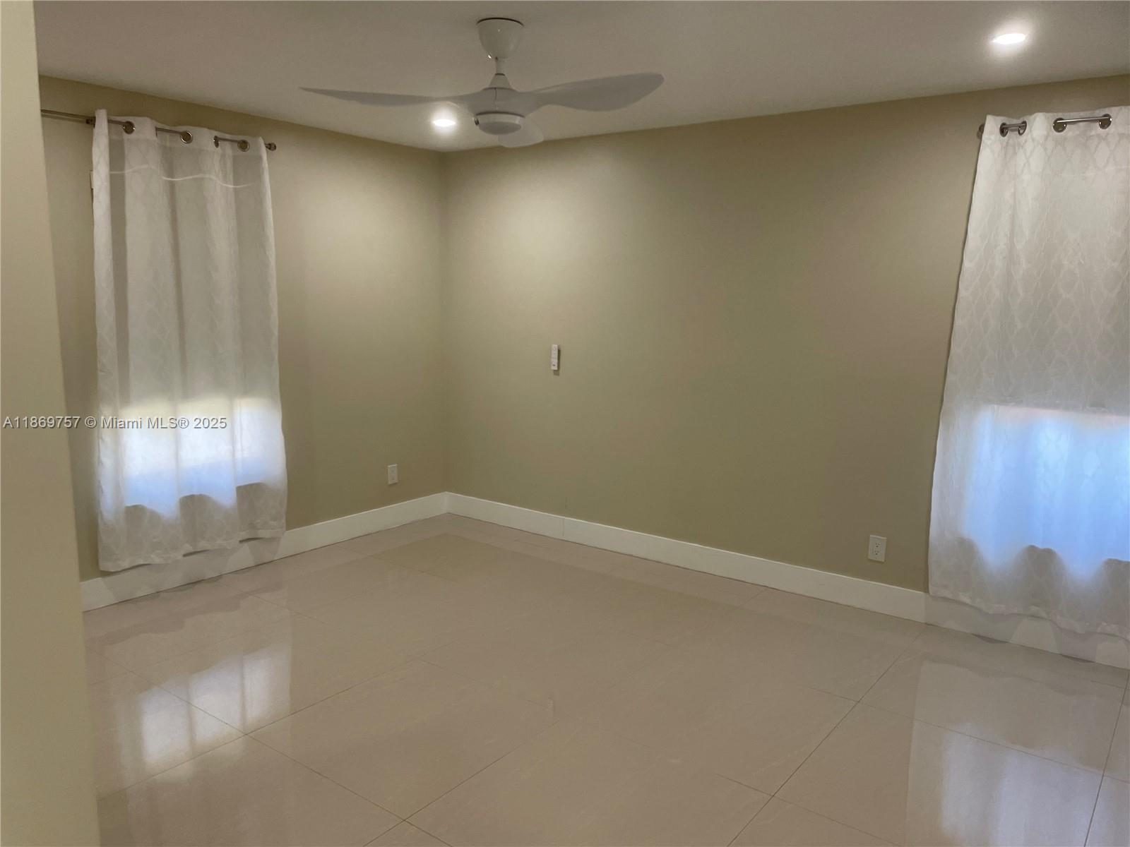 CLASSIC TOWNE HOUSES WEST - Residential