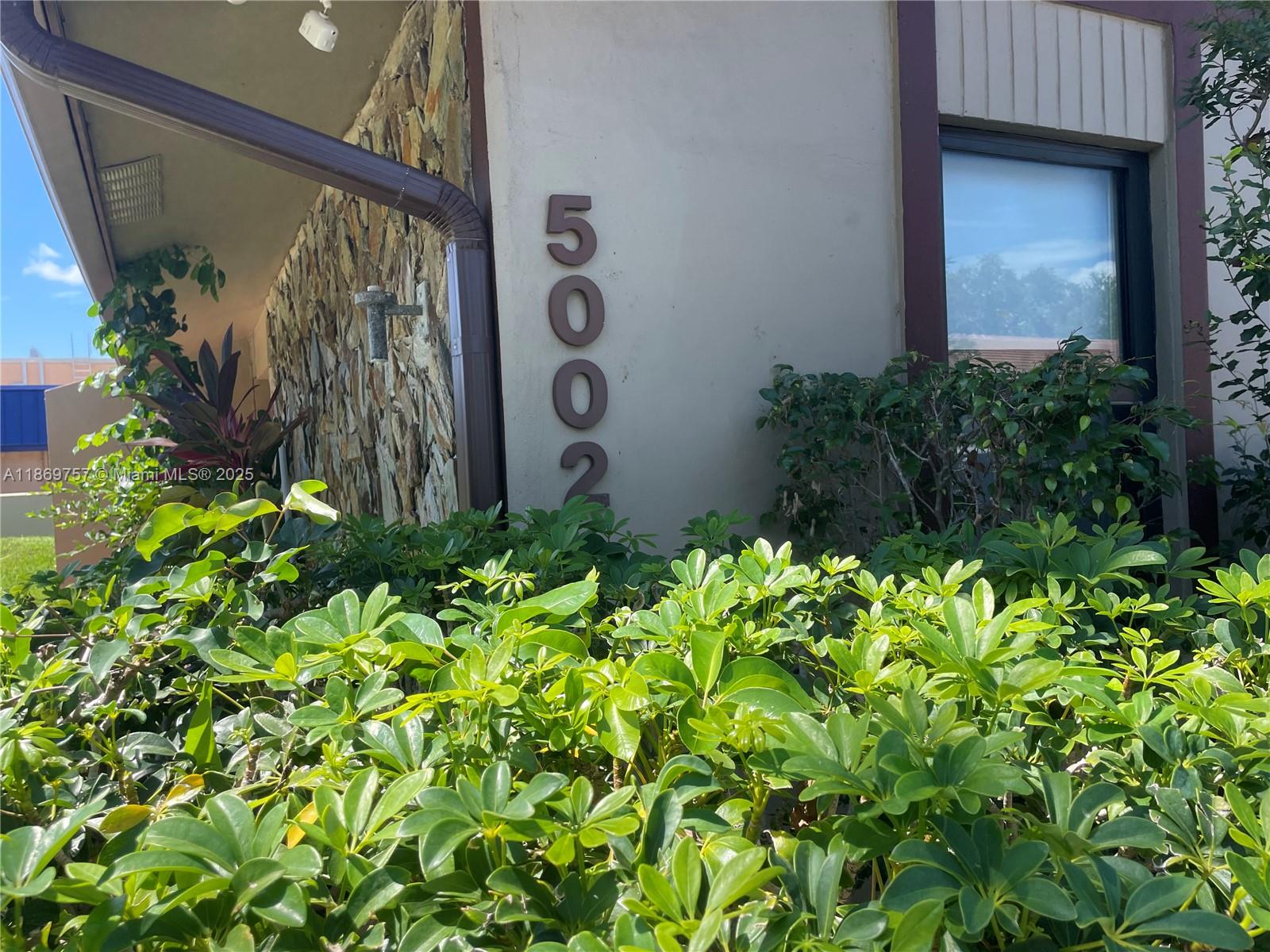 CLASSIC TOWNE HOUSES WEST - Residential