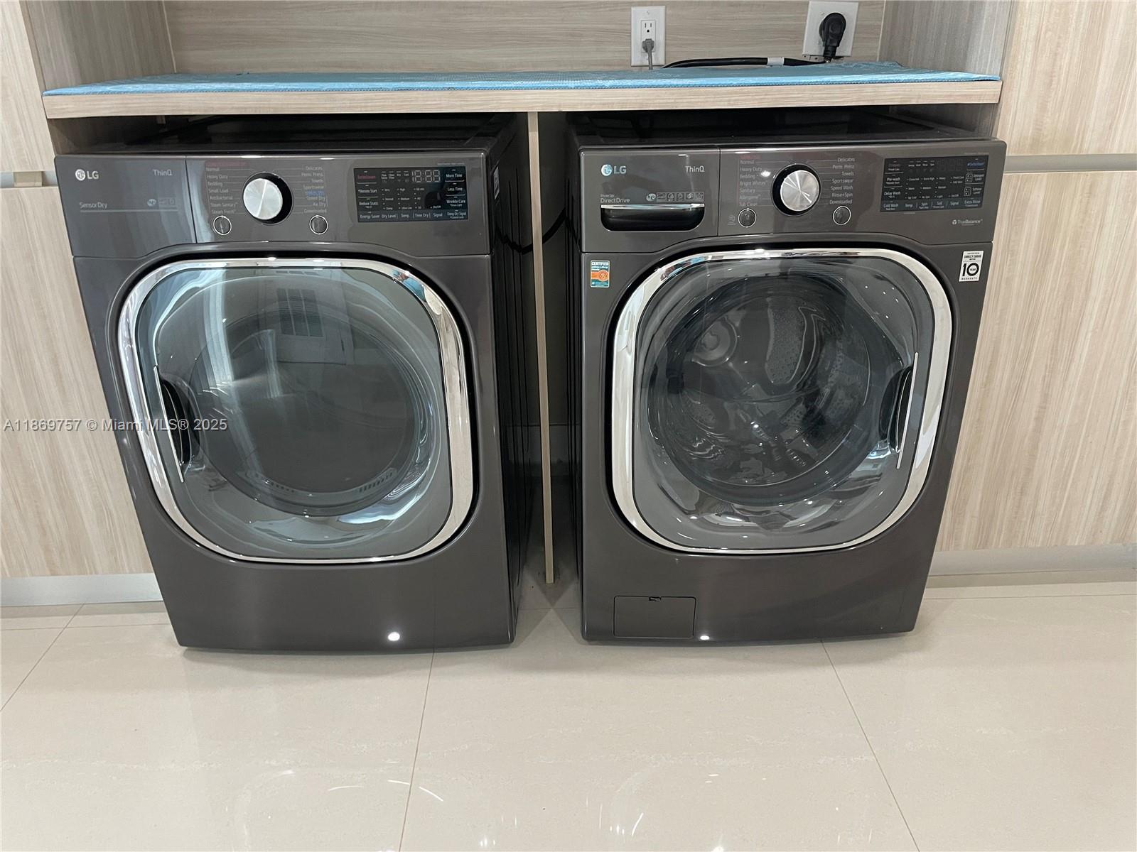 CLASSIC TOWNE HOUSES WEST - Residential