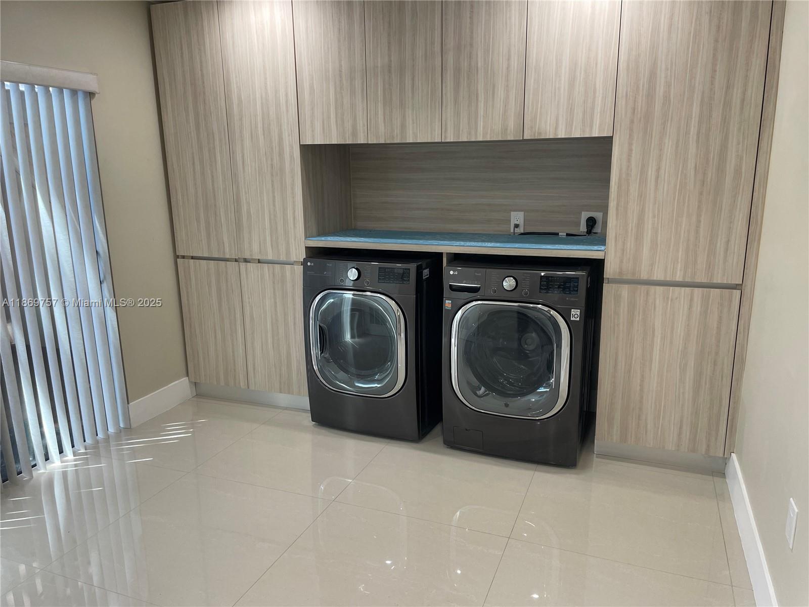 CLASSIC TOWNE HOUSES WEST - Residential