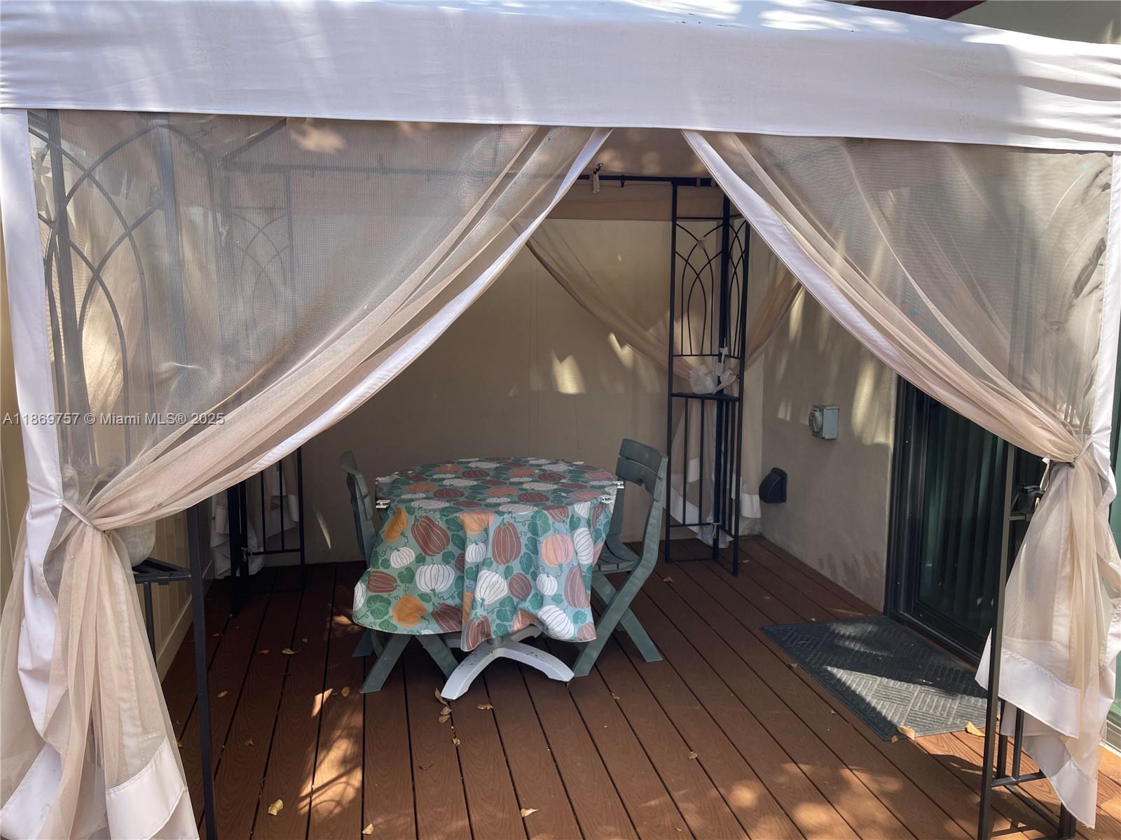 CLASSIC TOWNE HOUSES WEST - Residential