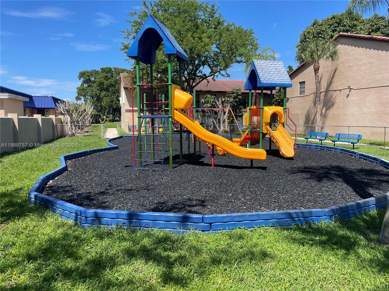 CLASSIC TOWNE HOUSES WEST - Residential