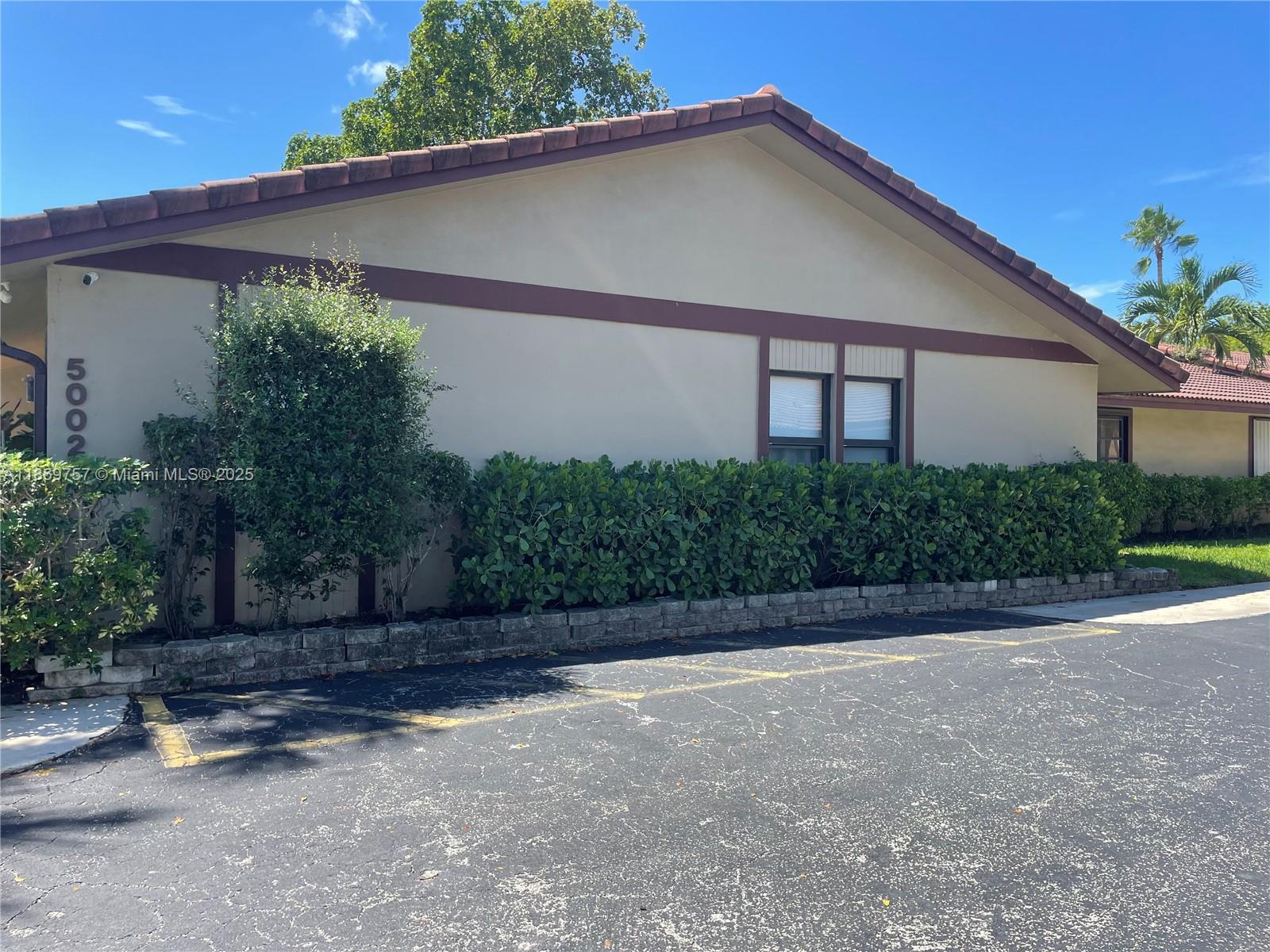 CLASSIC TOWNE HOUSES WEST - Residential