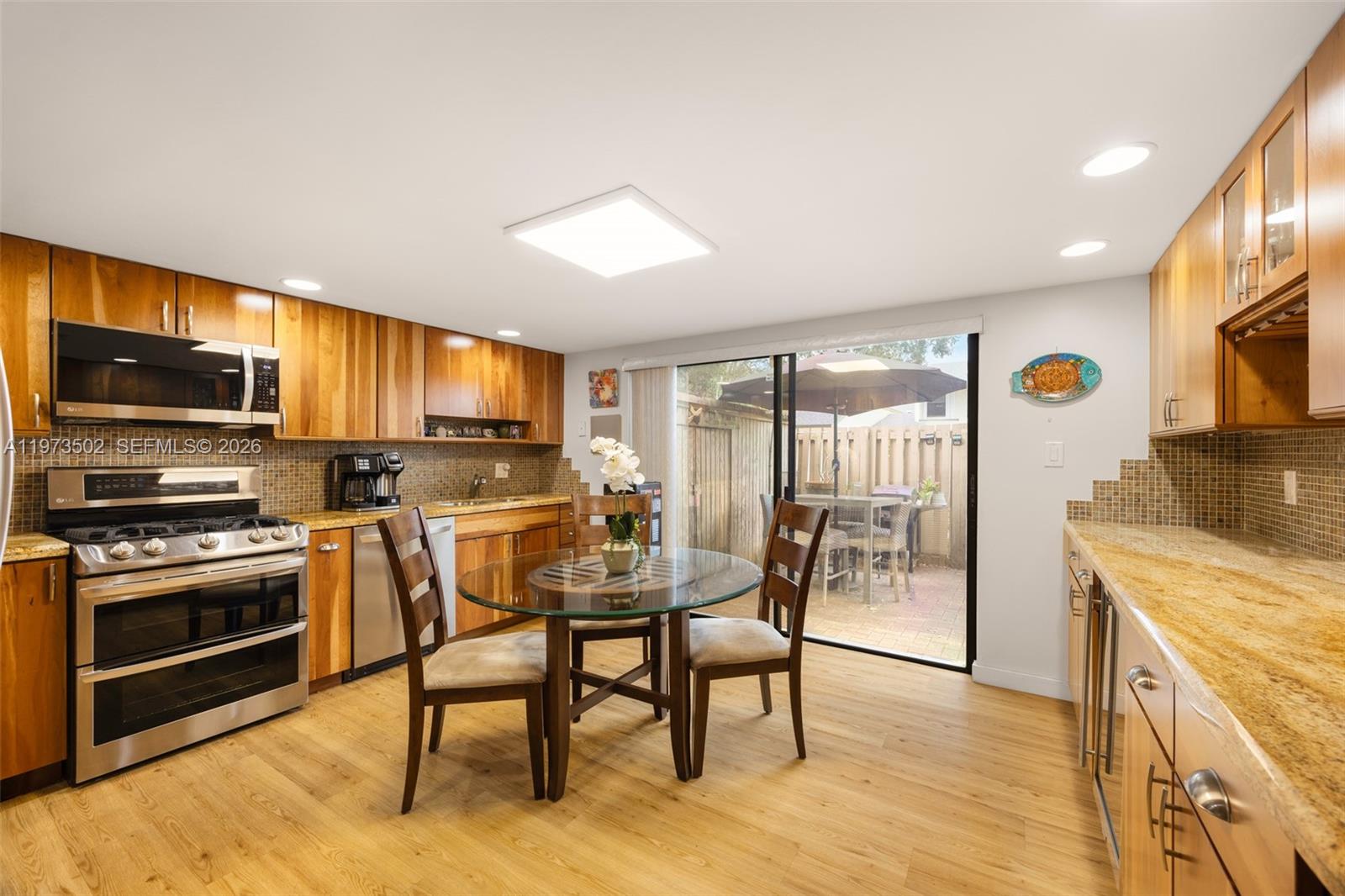 GREENGLADES CONDO13 - Residential