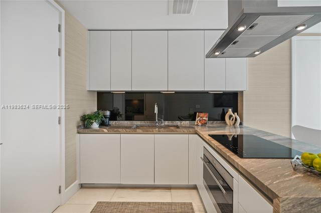 700 NE 26th Ter 2404