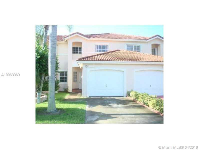 3 BEDROOMS ALL UPSTAIRS, 2.5 BATH,SMALL BACKYARD, 2 STORY TOWNHOME IN BEAUTIFUL GUARD GATED COMMUNITY OF CHARLESTOWNE. CLOSE TO EVERYTHING IN KENDALL.
COMMUNITY POOL AND PLAY AREAS. ONE CAR GARAGE.BRAND NEW CARPET AND DISHWASHER
EXTRA REFRIGARATOR IN THE GARAGE.
