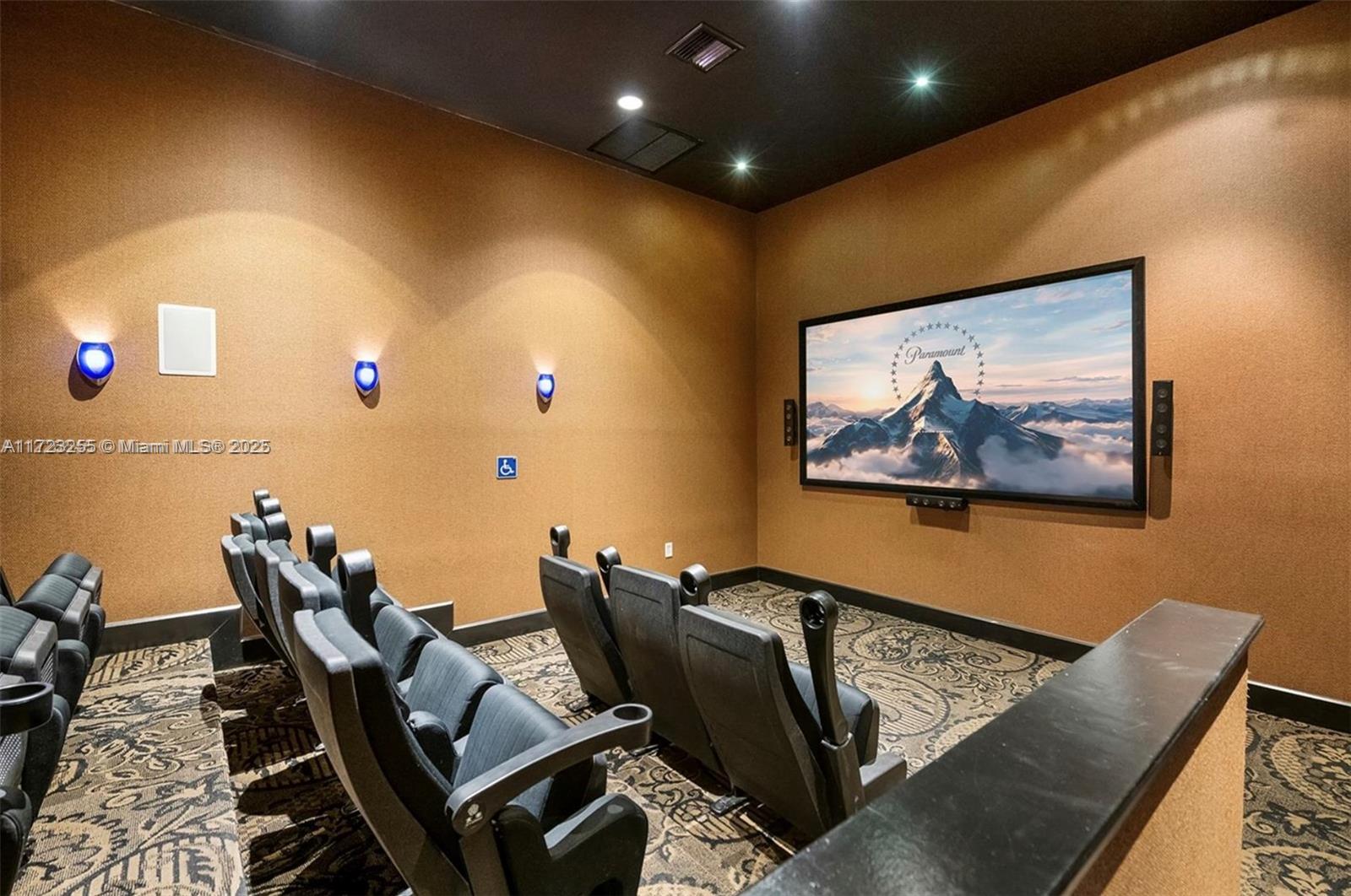 RADIUS CONDO - Residential