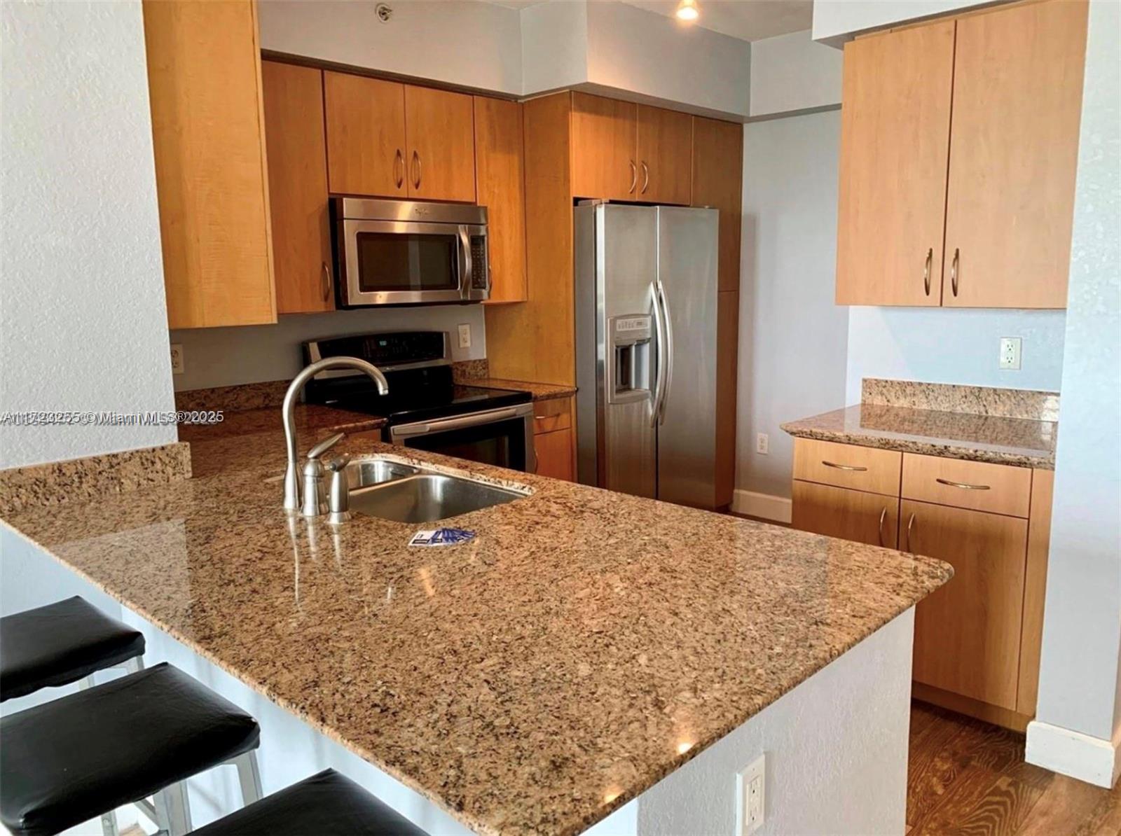 RADIUS CONDO - Residential