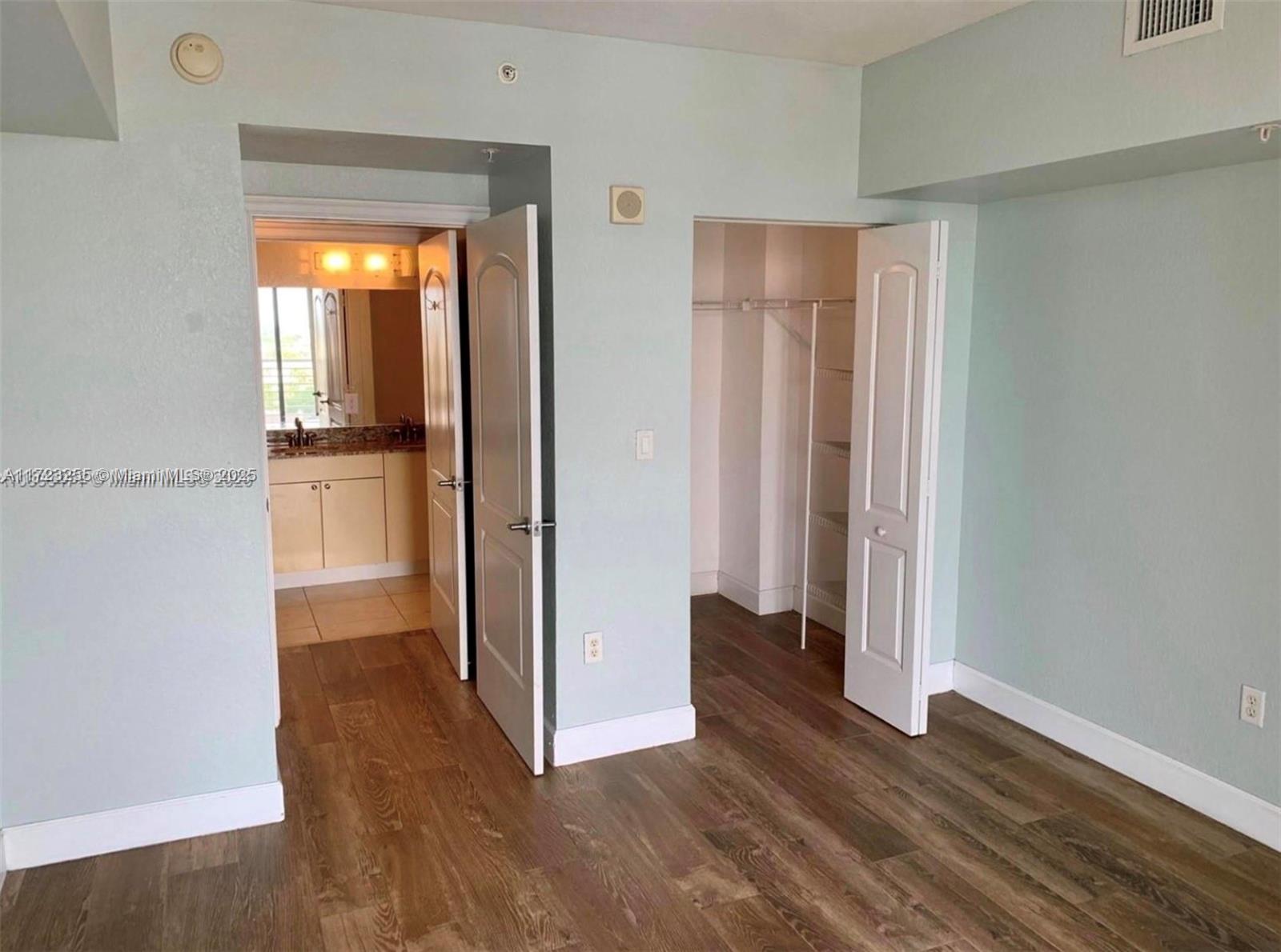 RADIUS CONDO - Residential