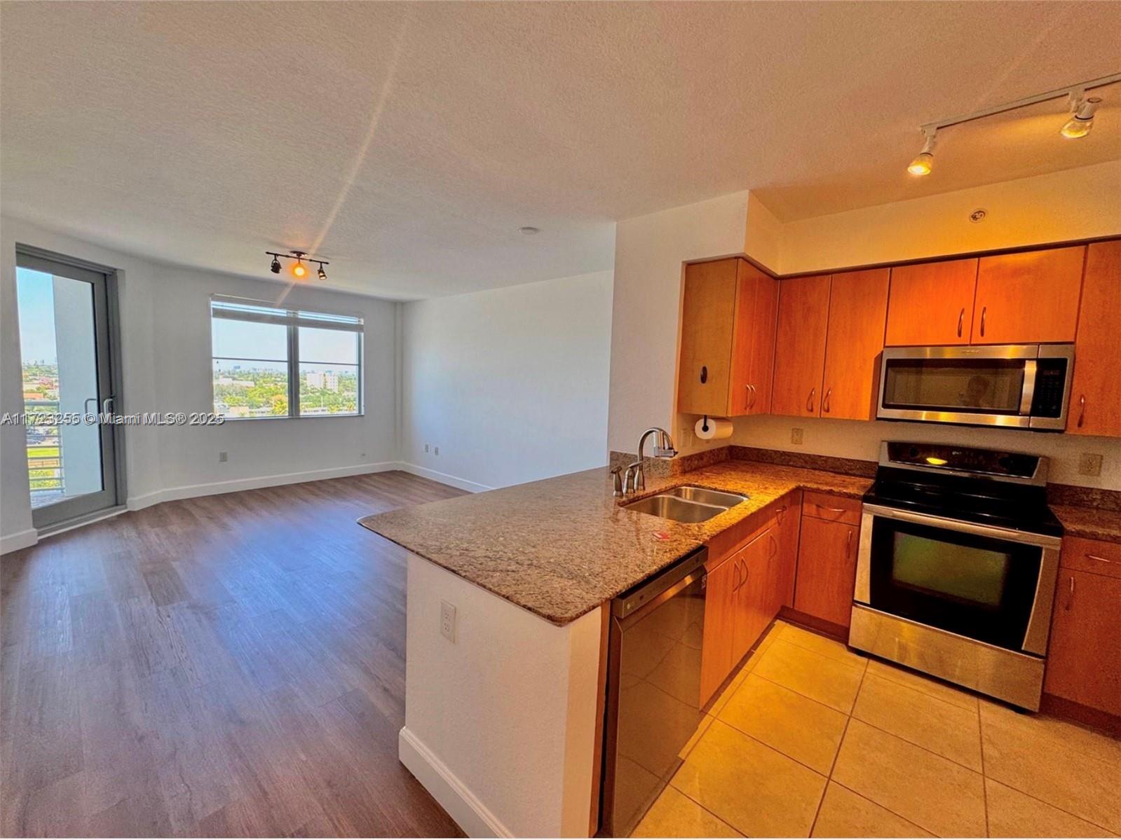 RADIUS CONDO - Residential