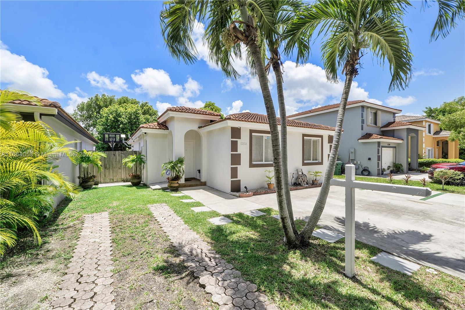 12324 Sw 251st St, Homestead, Miami-Dade County, Florida - 4 Bedrooms  
2 Bathrooms - 