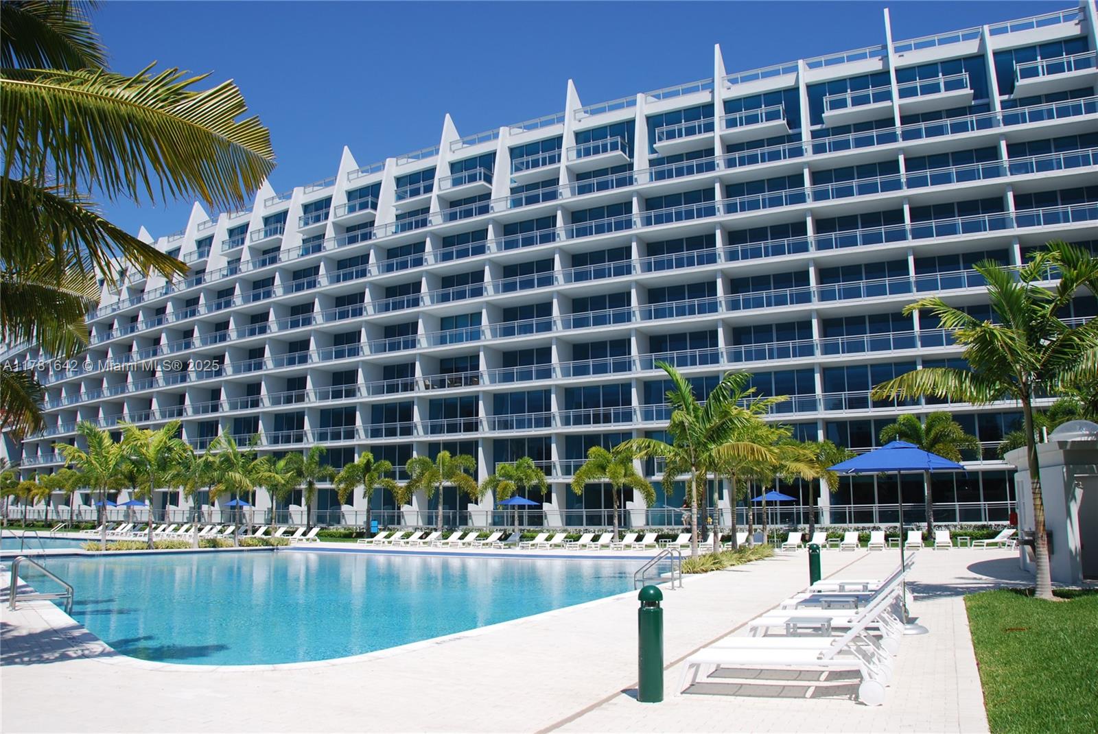 Property for Sale at 2950 Ne 188th St 143, Aventura, Miami-Dade County, Florida - Bedrooms: 2 
Bathrooms: 3  - $695,000