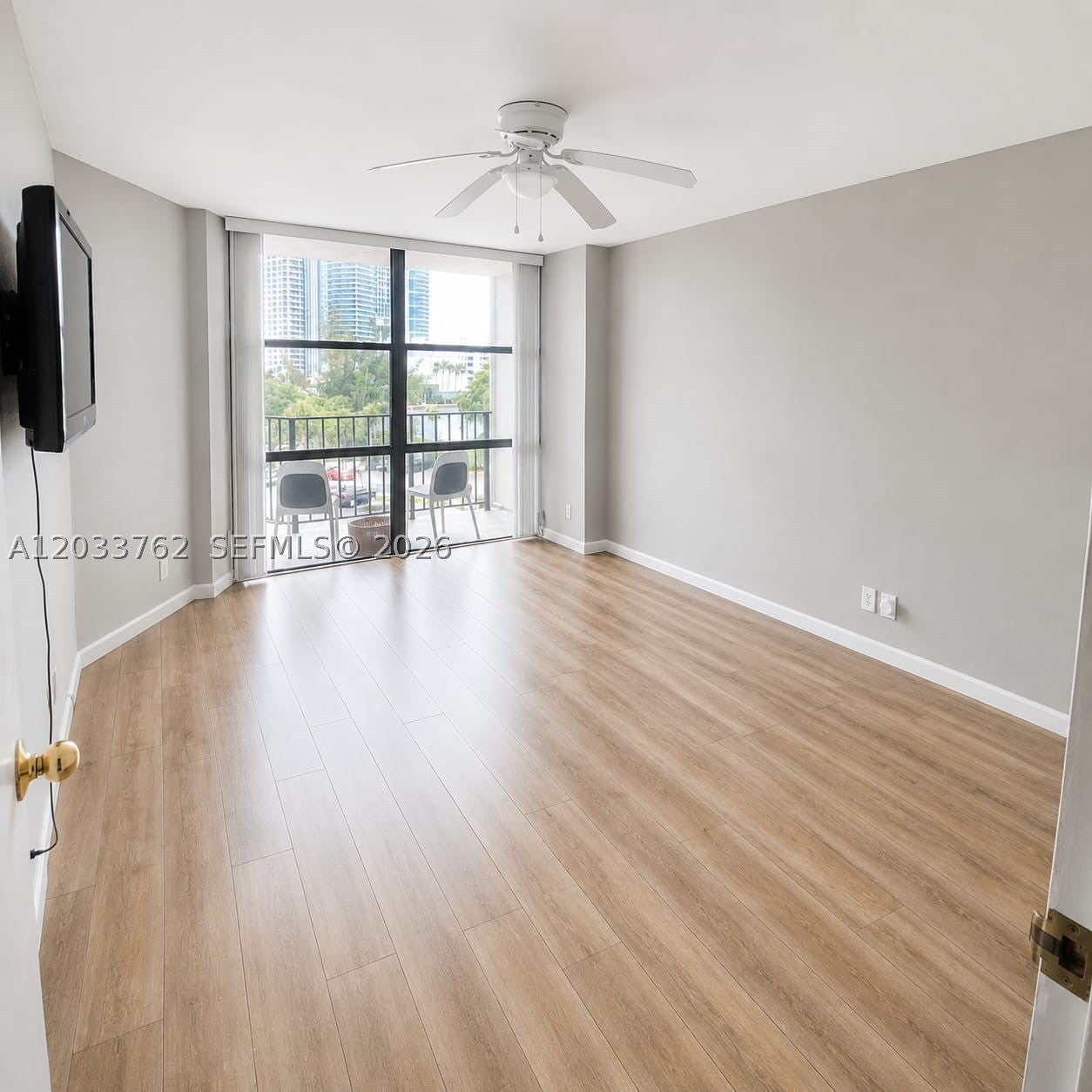 800 Parkview Dr 512