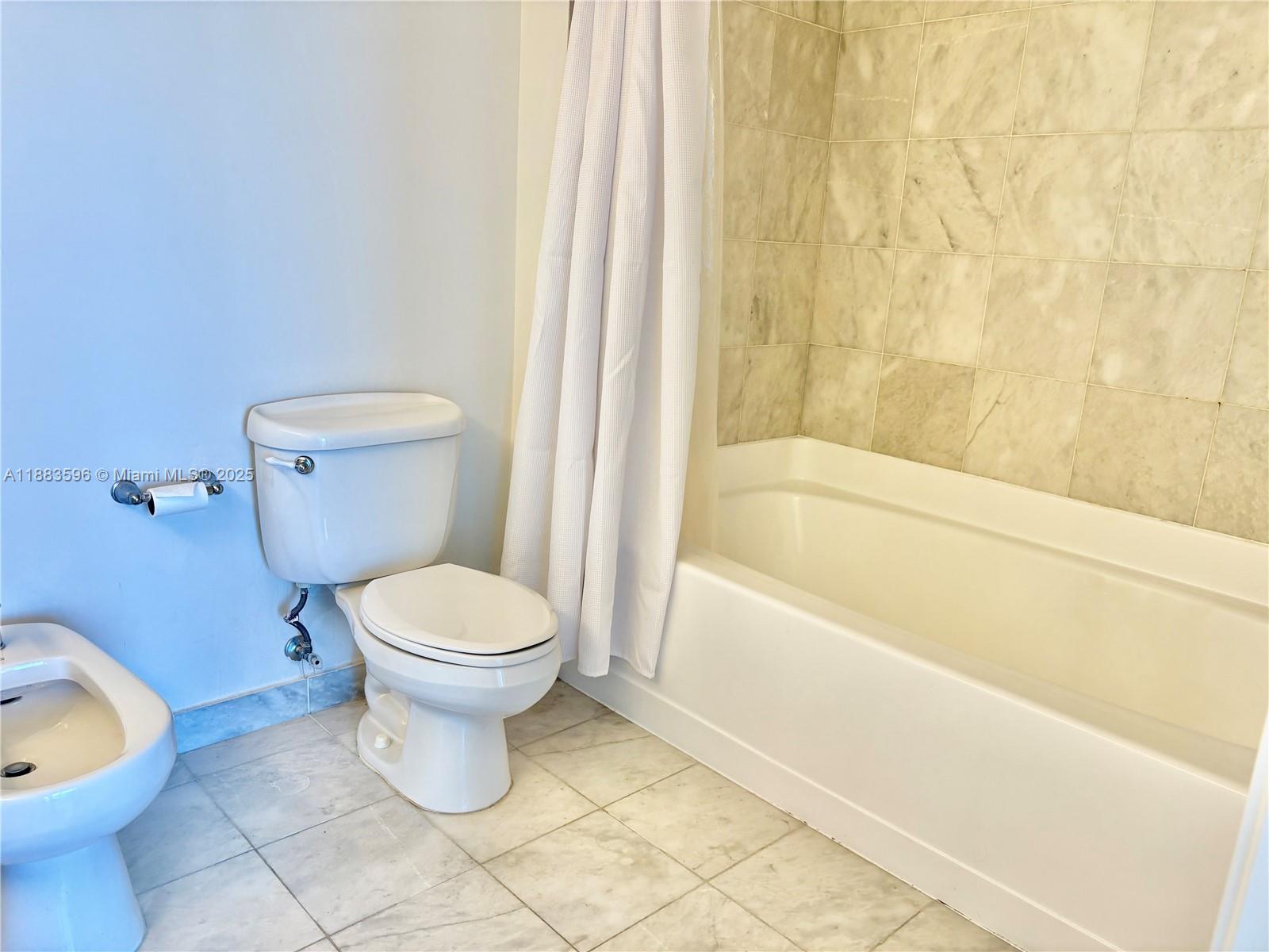BLUE CONDO - Residential Lease