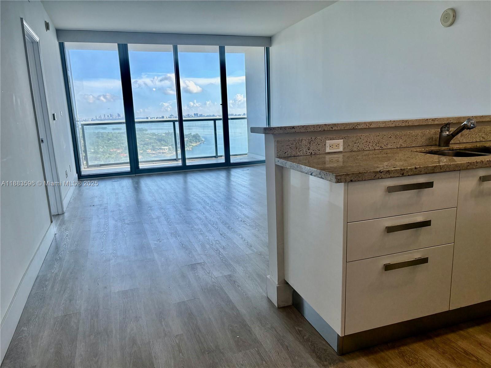 BLUE CONDO - Residential Lease