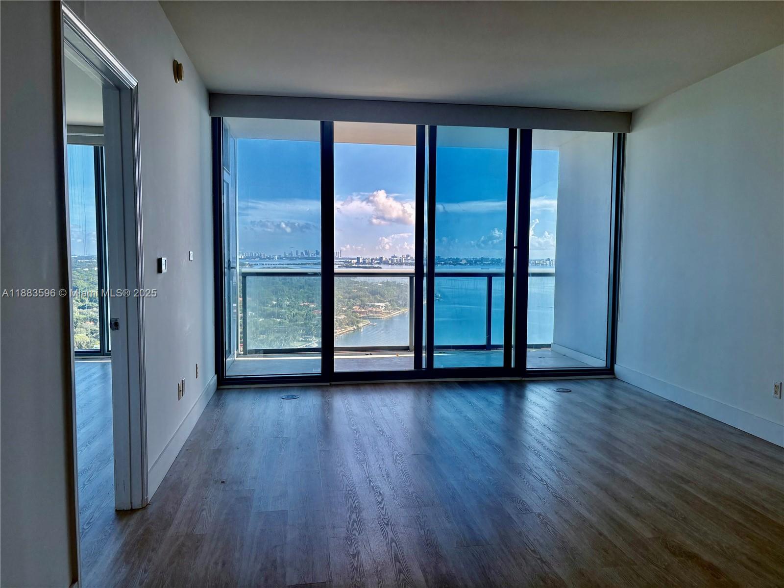 BLUE CONDO - Residential Lease