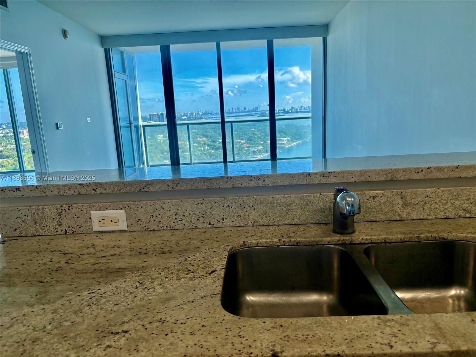 BLUE CONDO - Residential Lease
