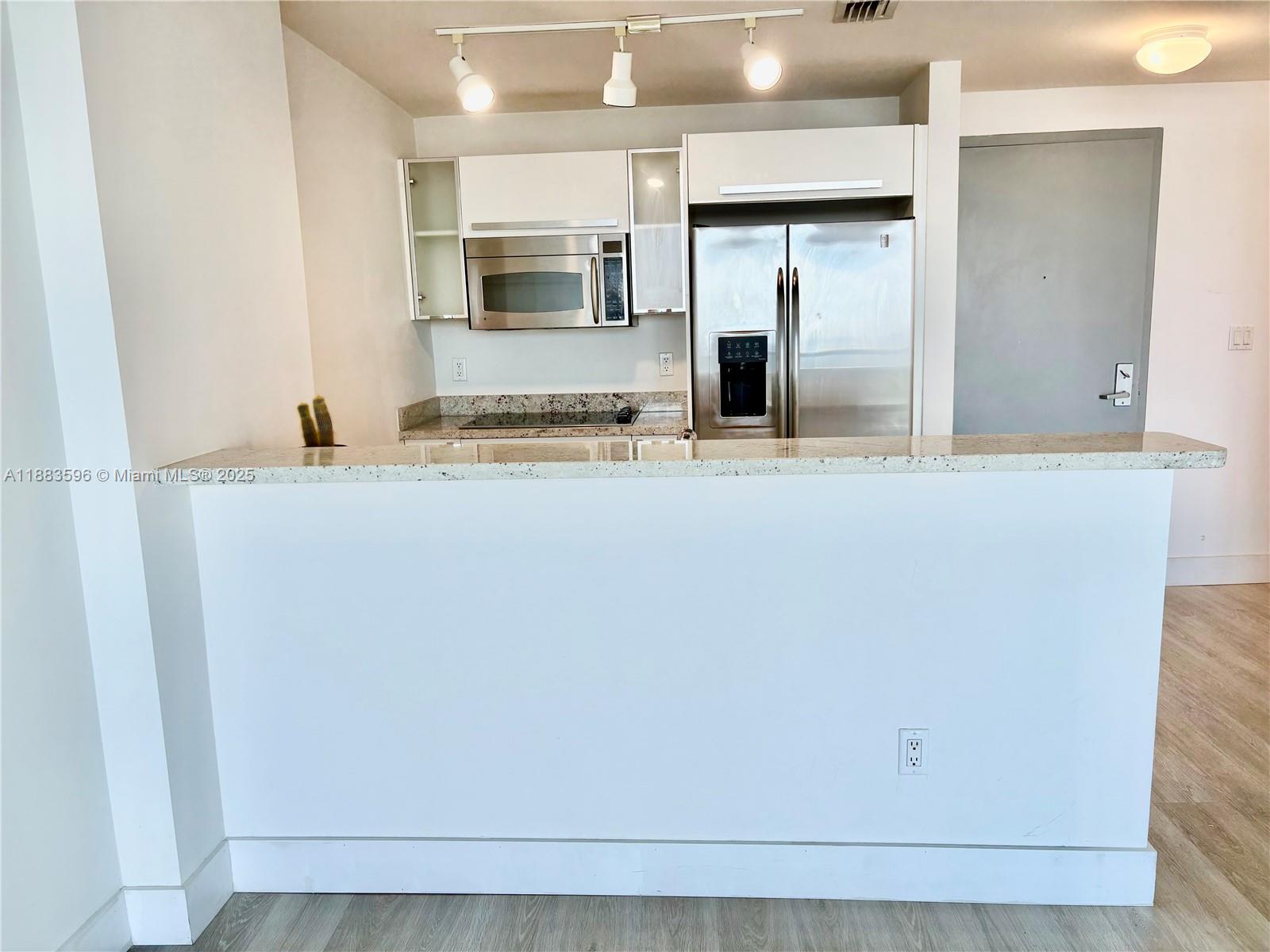 BLUE CONDO - Residential Lease