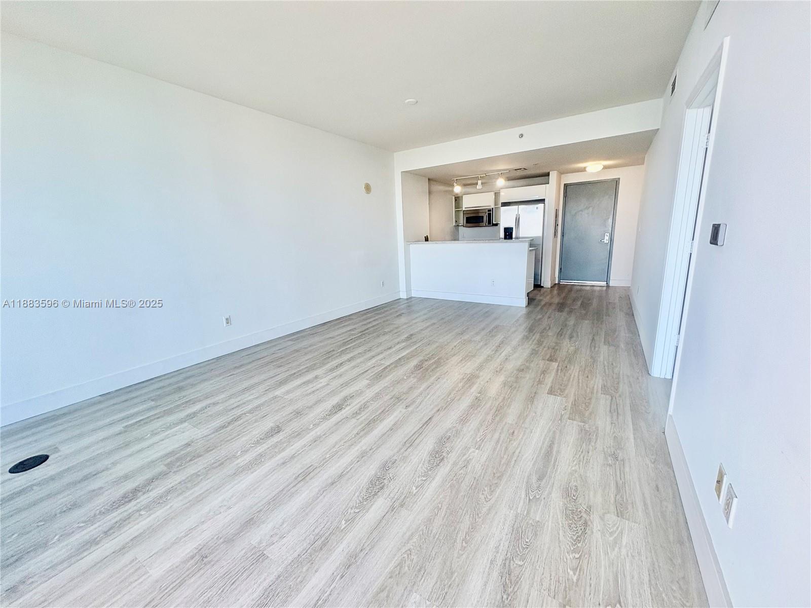 BLUE CONDO - Residential Lease