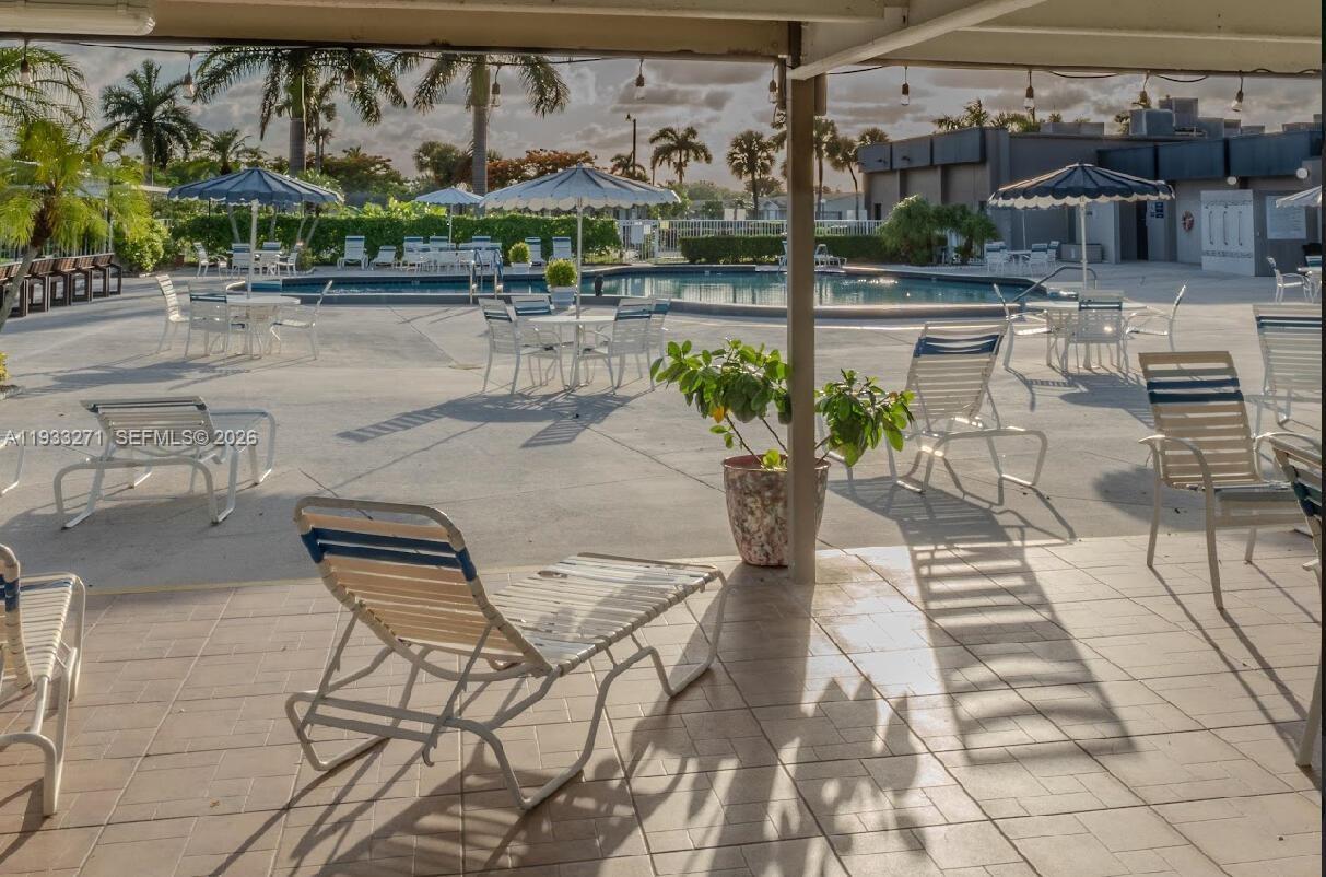 CRESTHAVEN VILLAS 30 COND - Residential