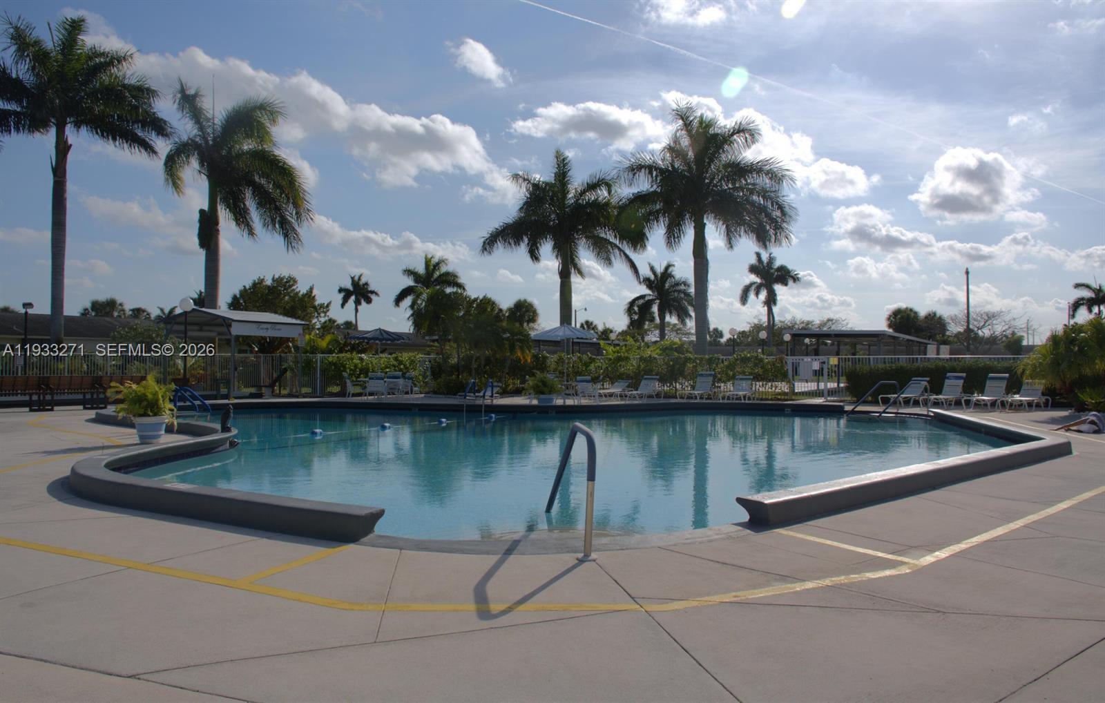 CRESTHAVEN VILLAS 30 COND - Residential