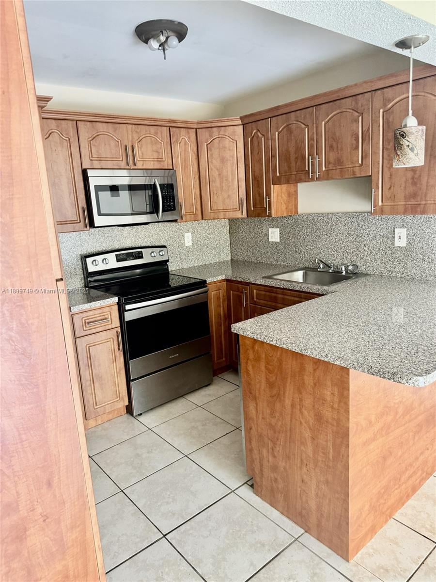 NOB HILL WEST CONDO - Residential Lease