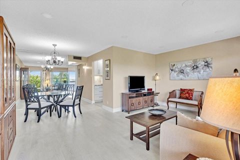 Condominium in Pembroke Pines FL 1401 134th Way Way 4.jpg