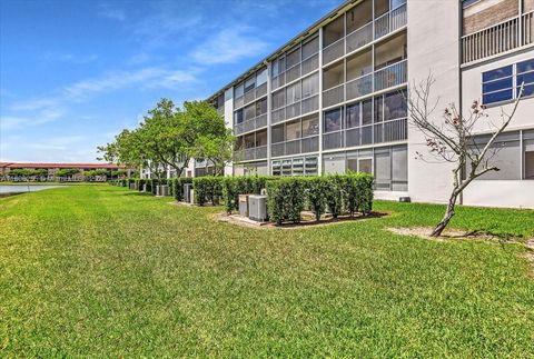 Condominium in Pembroke Pines FL 1401 134th Way Way 41.jpg