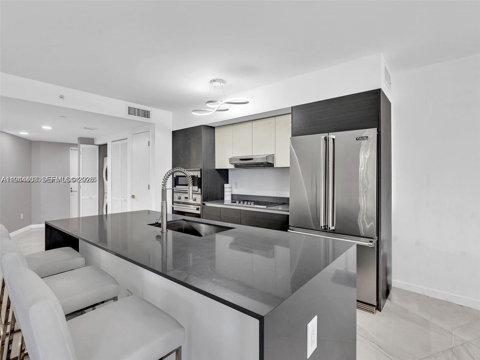 BAY HARBOUR ISLAND - Residential