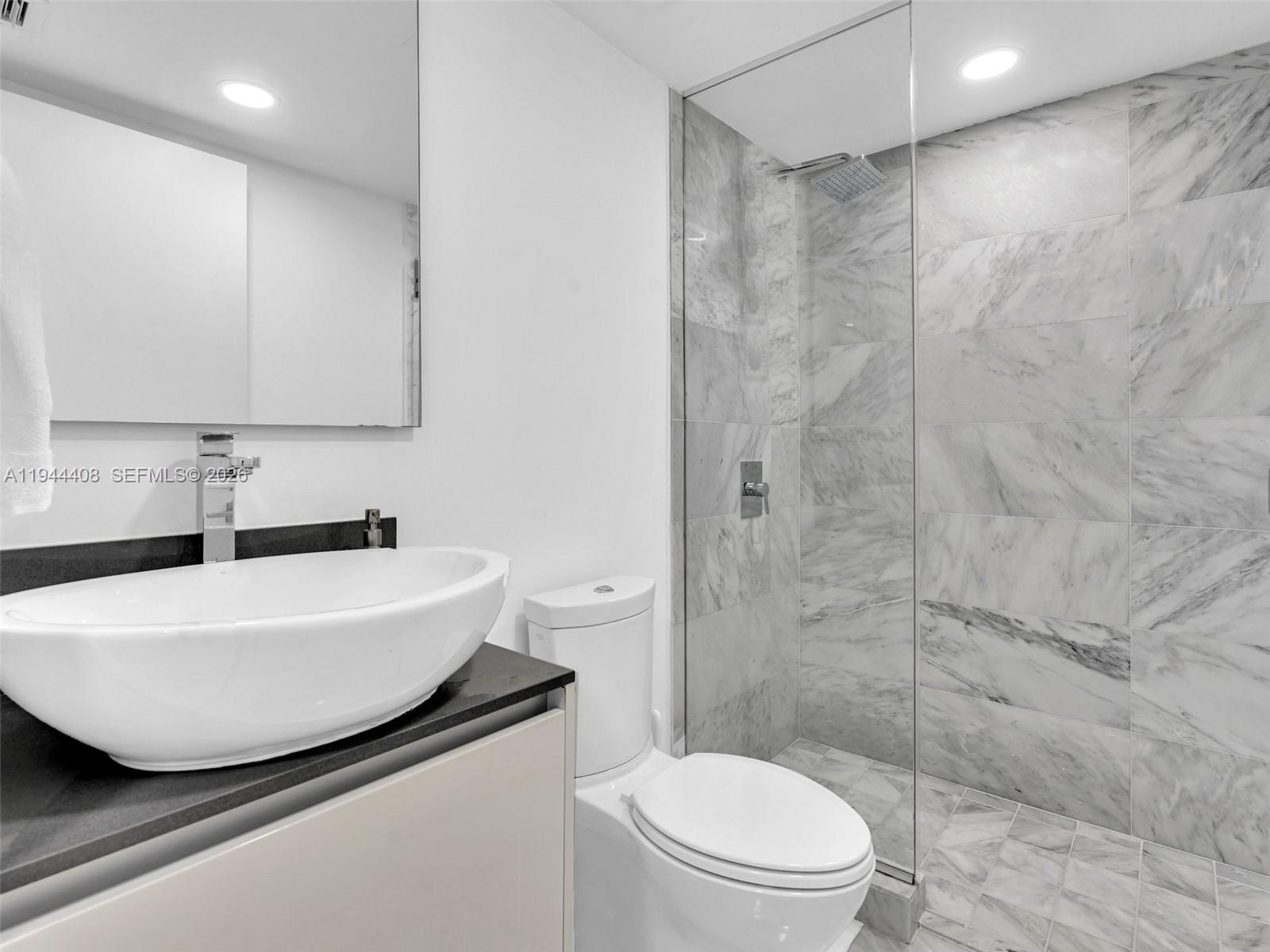 BAY HARBOUR ISLAND - Residential