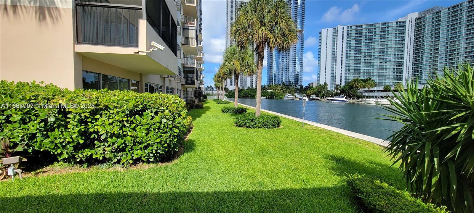 220 Kings Point Dr 111