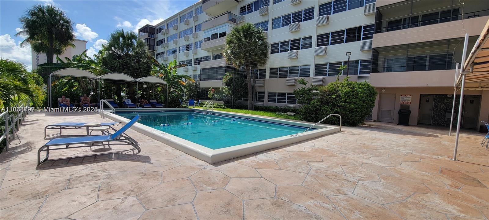 220 Kings Point Dr 111
