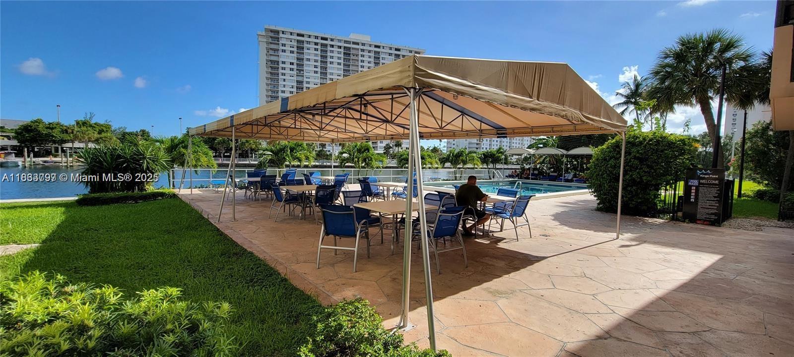 220 Kings Point Dr 111