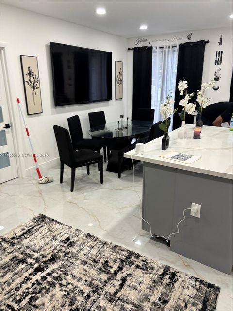 666 NE 164th Ter Miami FL 33162