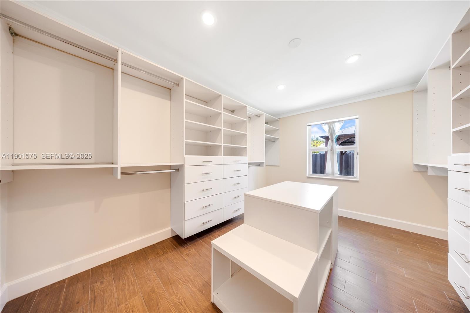 DEVON-AIRE ESTATES SEC 3 - Residential