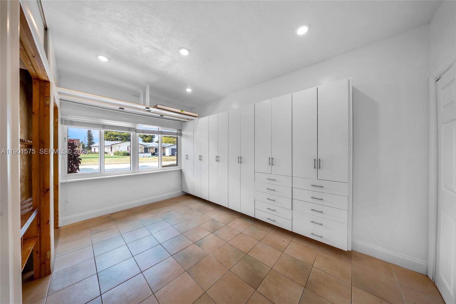 DEVON-AIRE ESTATES SEC 3 - Residential