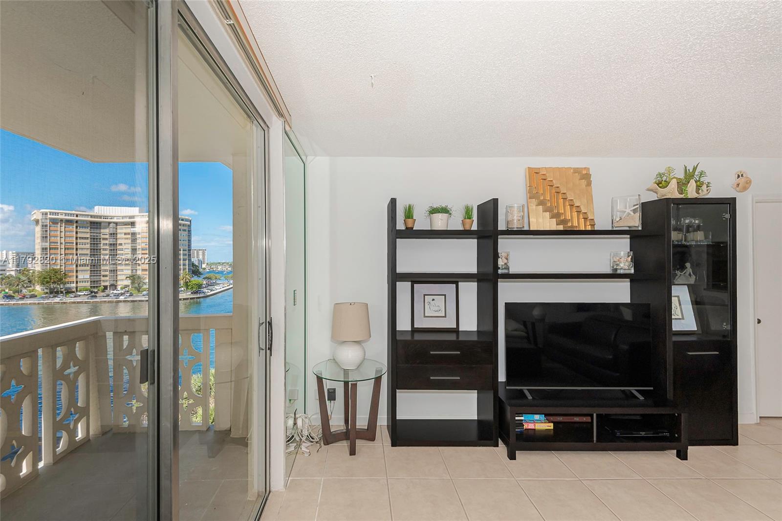 1817 S Ocean Dr 522
